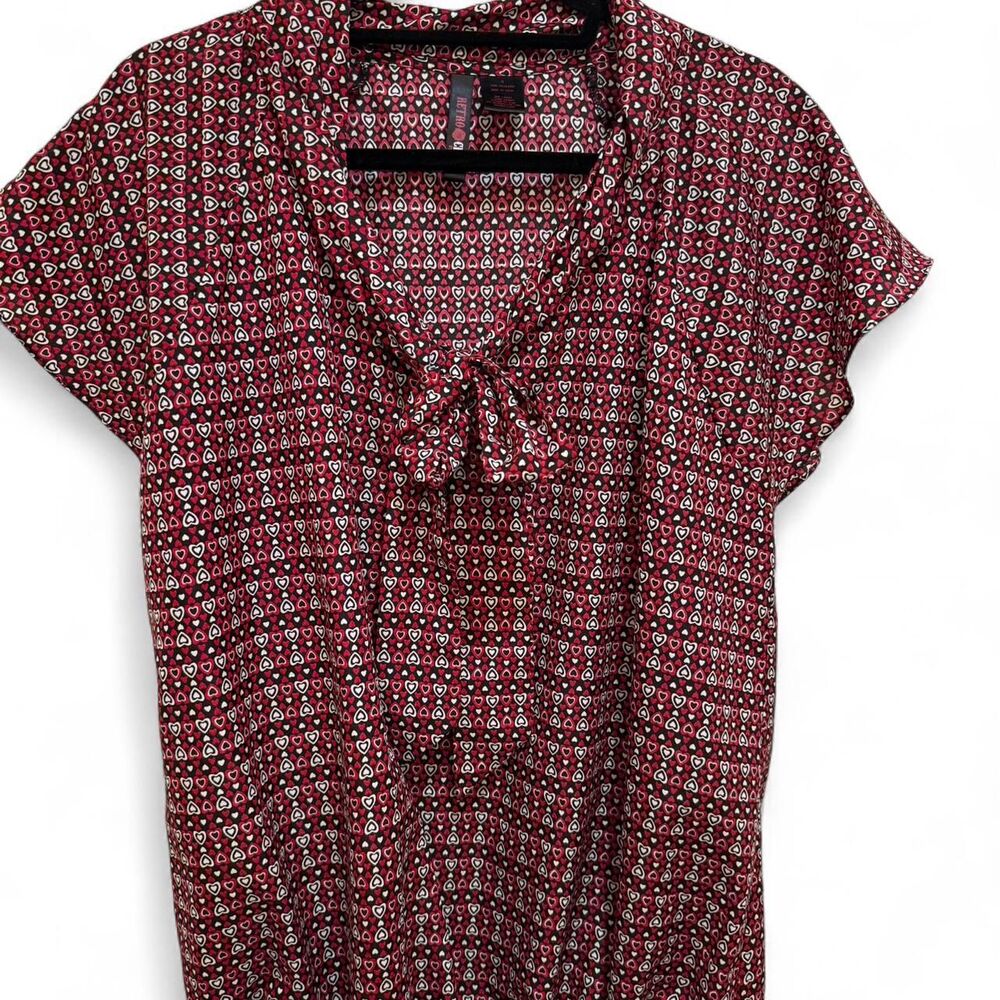 Torrid Women's Red & Black Heart Pattern Print Blouse w/Neck Tie Detail - EUC